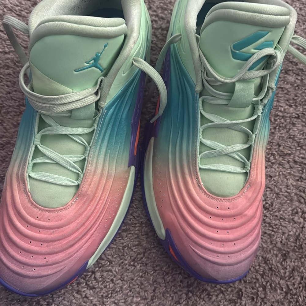 Jordan Luka 3 still great shape. Hooped in only couple games.